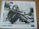 BEATLES:JOHN LENNON SIGNED PICTURE