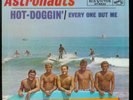 THE ASTRONAUTS Hot-Doggin SURF GARAGE 45 + NEAR MINT PS