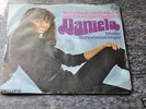Daniela-schmück dich nicht mit fremden Federn/Mister...