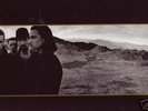 33  T U2 THE JOSHUA TREE ( disque de couleur jaune )