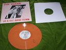 THE CLASH IN A FAH AWAY TOWN LIVE 1982 LP PUNK STRUMMER