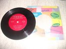 tres rare sp 45t  ISRAEL  vogue de JOHNNY HALLYDAY