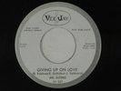 AKI ALEONG northern 45 GIVING UP ON LOVE/LOVE IS FUNNY VEE JAY VG