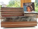 A saisir  83 Disques 33t et 45t en bon état + platine Lenco en bon état 
