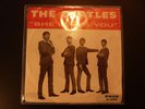 THE BEATLES SINGLE ORIGINAL  AMERICAIN SWAN LABEL NOIR '' SHE LOVES YOU ''