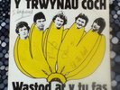 Y Trwynau Coch - Wastod Ar Y Tu Fas 7