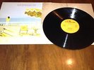 NEIL YOUNG , ON THE BEACH , FIRST UK PRESS  ROCK LP ALBUM .