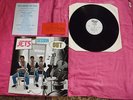 THE JETS  SESSION OUT SIGNED & 2 FLYERS EX+  ( NICE ITEM)