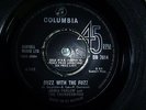 CHRIS FARLOWE/THUNDERBIRDS.BUZZ WITH THE FUZZ. 1965 COLUMBIA 45.RARE