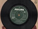 45T.SHEILA.Adios Amor.ERREUR anomalie sur le disque petit trou centreur d'un 33T