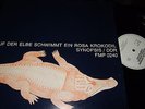 SYNOPSIS : AUF DER ELBE SCHWIMMT EIN ROSA KROKODIL LP 1974 SFMP 0240 GERMANY