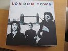 WINGS LONDON TOWN LP UK PRESSING NEAR MINT WITH POSTER -2/-1