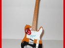 MICK JAGGER The ROLLING STONES GUITARE MINIATURE   PORTRAIT + SIGNATURE + LANGUE