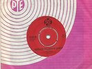 THE KINKS ‘DEDICATED FOLLOWER OF FASHION’ SOUTH AFRICA 45 RPM VINYL