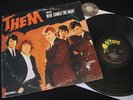 LP THEM Featuring Here Comes the Night 60er Parrot rec. USA
