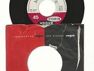 JOHNNY HALLYDAY-45 T. JUKE-BOX ESTEREO DE EPOQUE-TU PARLES TROP +NOUS LES GARS,