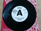 THE KINKS - EVERYBODY IS GONNA BE HAPPY -  ORIGINAL UK PYE 7