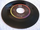 BETTY EVERETT - TOO HOT TO HOLD / I DON'T HURT ANYMORE - VEE-JAY