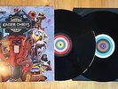 Kaiser Chiefs: The Future is Medieval 12