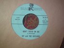Kit & Outlaws original 7 Don't Tread on Me / Midnight Hour