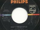 TEXAS GARAGE 45 Kit &the Outlaws - Don't Tread on Me b/w Midnight Hour (Philips)