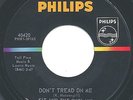 GARAGE Kit And The Outlaws Don't Tread On Me 45 NM cond old store stock 1966