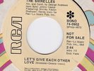 SHIRELLES Let's Give Each Other Love 45 RCA 0902 northern soul 7