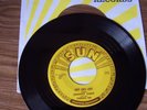 JOHNNY CASH HIS 1ST SUN RECORD  CRY CRY CRY PUSH MARKS #221 SUN SLEEVE MINT