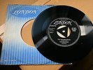 COASTERS-The Shadow Knows-/UK ’58 LONDON (45-HLE 8729) tri-centre 7”