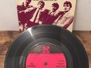 PYE RECORDS - THE SEARCHERS - WHEN YOU WALK IN THE ROOM - 7