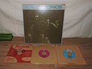 HERE ARE THE SONICS 1965 ORIGINAL MONOAURAL ETIQUETTE ET LP 024 + 3 SONICS 45s