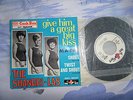 SHANGRI-LAS mega-rare  SING THE BEATLES  1965 EP from France