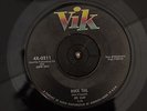 45 RPM Joe Clay Duck Tail / Sixteen Chicks. Vik 4X-0211