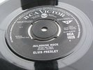 ELVIS PRESLEY  JAILHOUSE ROCK 45   RARE 1960s   ROUND  RCA PUSH OUT CENTRE