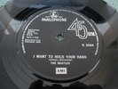 THE BEATLES I WANT TO HOLD YOUR HAND SOLID CENTRE SINGLE