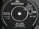 BEATLES 1968 UK Export Parlophone 45 - Hey Jude / Revolution DP 570
