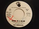 Miracles dj 45 GOING TO A GO-GO / CHOOSEY BEGGAR   Tamla M- soul