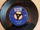 TOBY TWIRL TOFFEE APPLE SUNDAY C/W ROMEO & JULIET DECCA F12804 1968