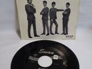 The Beatles - She Loves You / I'll Get You - 45 rpm Swan S-4152 + PS