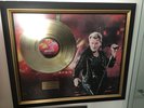 Johnny Hallyday Offre 2 Disque D’or Allumer Le Feu  Et De Làmour