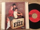 # EP 45 tours Les FIZZ Rien ne me reste Trois filles pour un garçon yéyé mod EXC