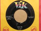 45 RPM Joe Clay VIK 0211 Duck Tail / Sixteen Chicks  ROCKABILLY   VG-