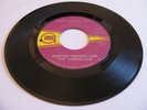 MARTHA REEVES AND THE VANDELLAS - SHOW ME THE WAY / HONEY CHILE - GORDY