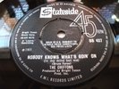 THE CHIFFONS---NOBODY KNOWS WHAT`S GOIN ON---1965  STATESIDE   EX