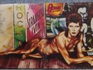 DAVID BOWIE-DIAMOND DOGS VINYL ALBUM WITH GATEFOLD COVER 1974 IN GOOD CONDITION