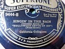 78 rpm SINGIN' IN THE RAIN electric SUPERTONE fox trot with vocal refrain   V++