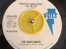 The Newcomers   Open Up Your Heart / Girl, This Boy Loves You Promo VG+