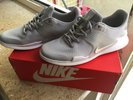Nike Arrowz 902813 001 Größe 44 Grau Weiß Textil Sneaker Schuhe Herren