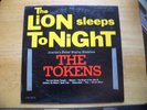 THE TOKENS   THE LION SLEEPS TONIGHT   1961   RCA 2514   33 1/3  LP. RECORD