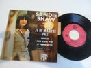 SANDIE SHAW SING IN FRENCH CHANTE EN FRANCAIS 45T JE NE MARCHE PAS.7
